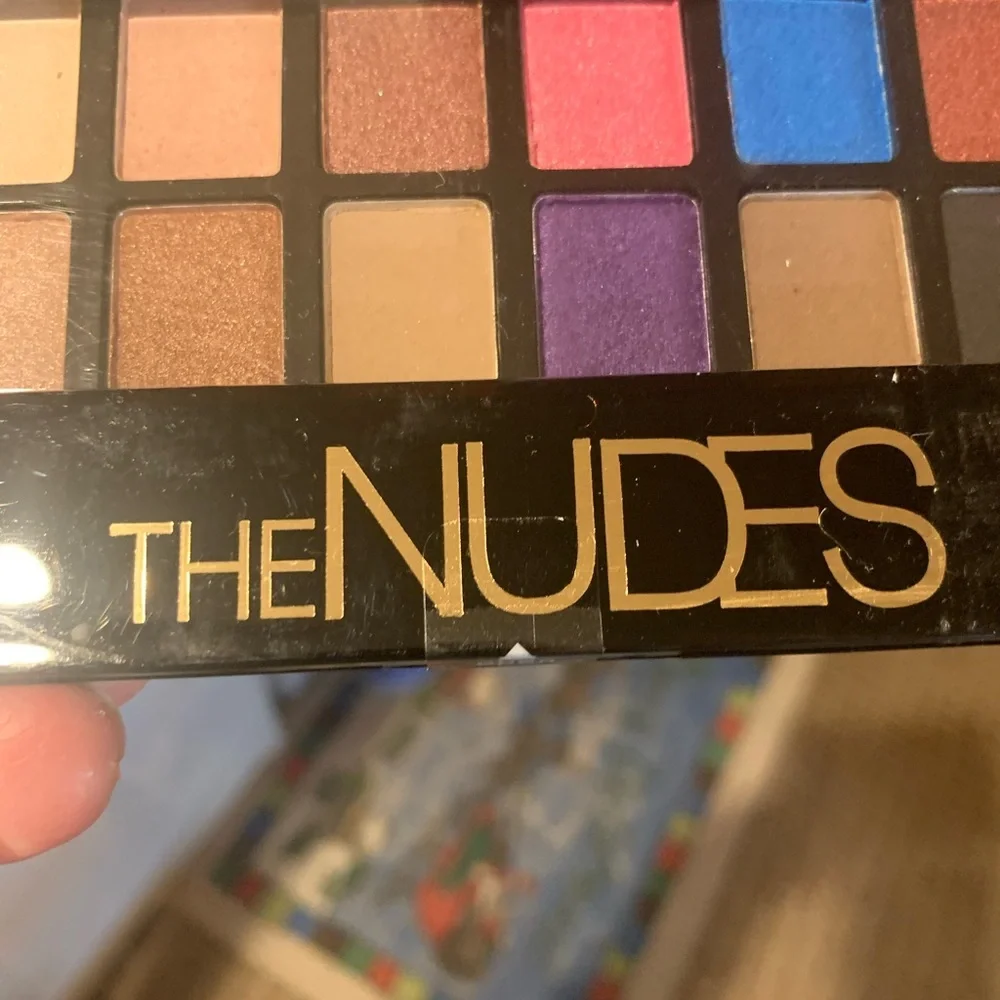 The Nudes Eyeshadow Palette - Mixed Nude & Bright Shades 12 shades